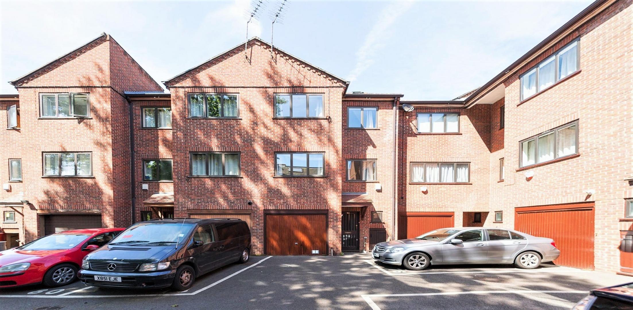 			4 Bedroom, 2 bath, 1 reception Flat			 St Helen's Gardens , Ladbroke Grove